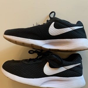 Nike Tanjun women’s size 8.